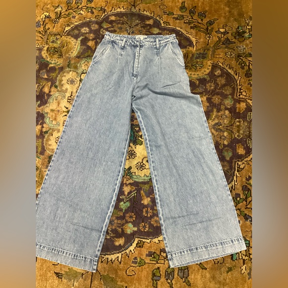 Signature8 Denim - Signature8 Light Denim Wide-Leg Jeans